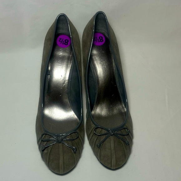 Nine West Gray Suede Pleated Rounded Toe Leather Bow Heels Pumps Size 8.5 - Picture 1 of 9